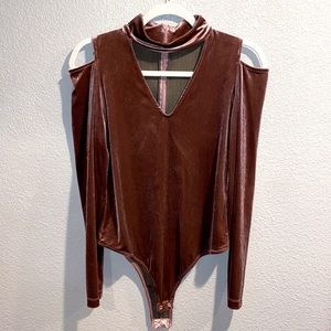 HARLOWE & GRAHAM - Rose color velvet bodysuit - Size L